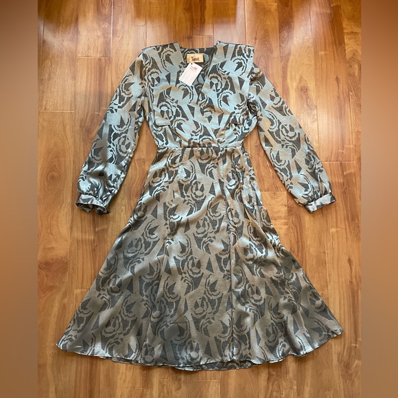 Vintage Elegant Silver Foil ‘Tobi’ Long Sleeve Belted Cocktail Dress Size Small - Picture 6 of 11